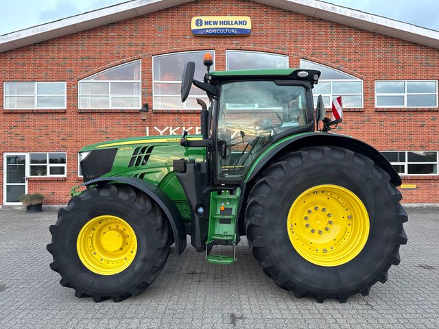 John Deere 6215R