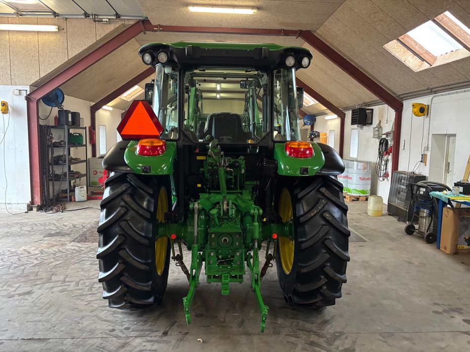 John Deere 5090 M med John Deere 583 Frontlæsser - Traktorer - Traktorer 4 wd - 5