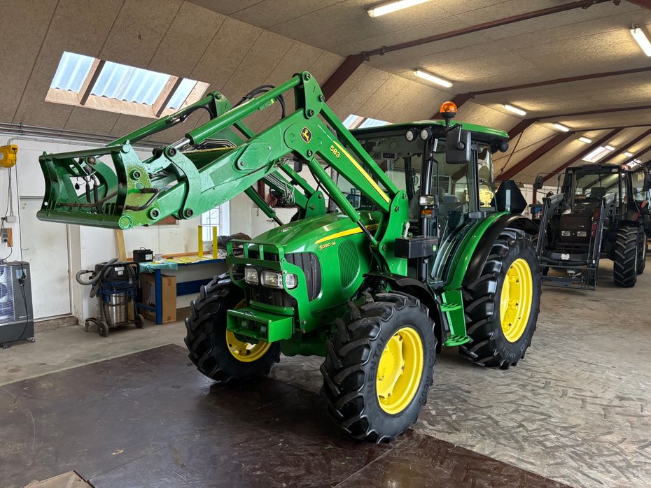 John Deere 5090 M med John Deere 583 Frontlæsser - Traktorer - Traktorer 4 wd - 2