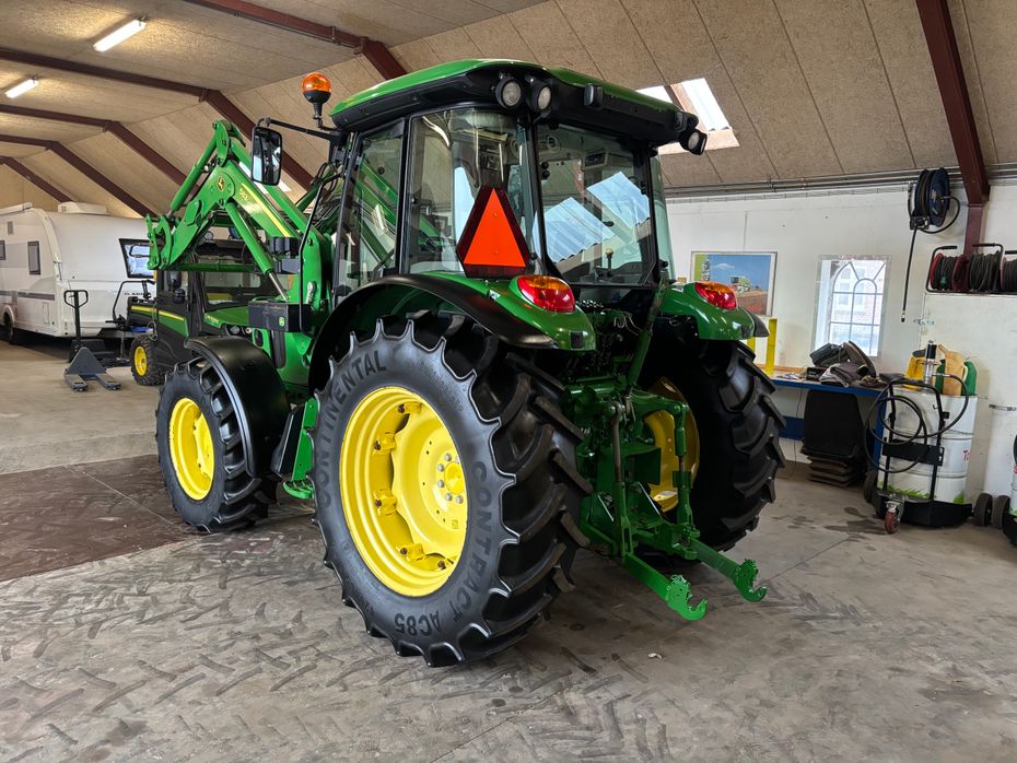 John Deere 5090 M med John Deere 583 Frontlæsser - Traktorer - Traktorer 4 wd - 4