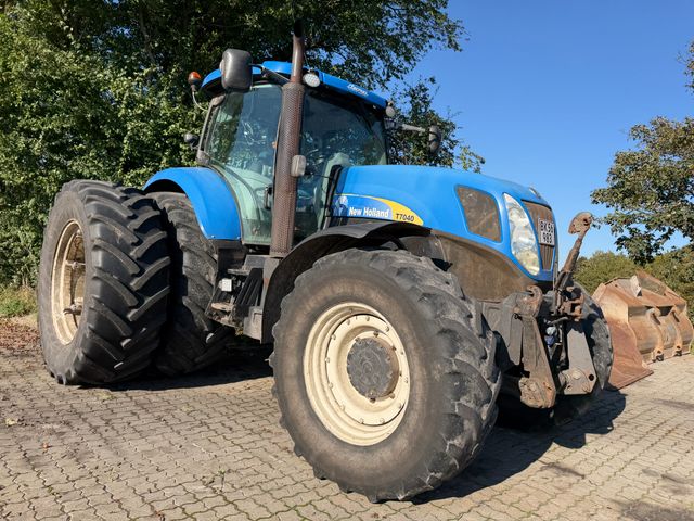 New Holland T7040
