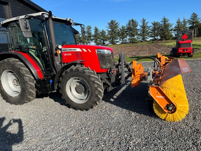 Massey Ferguson 4709