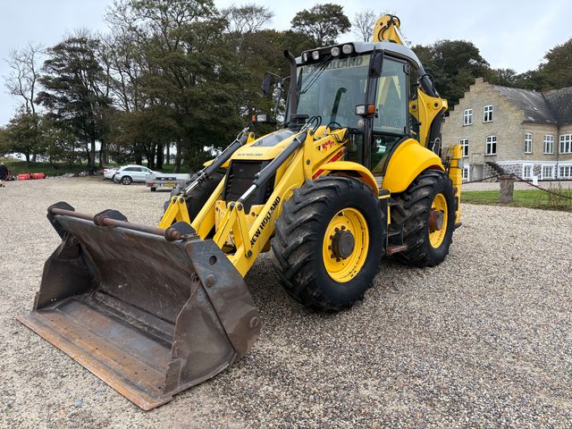 New Holland LB 115 B