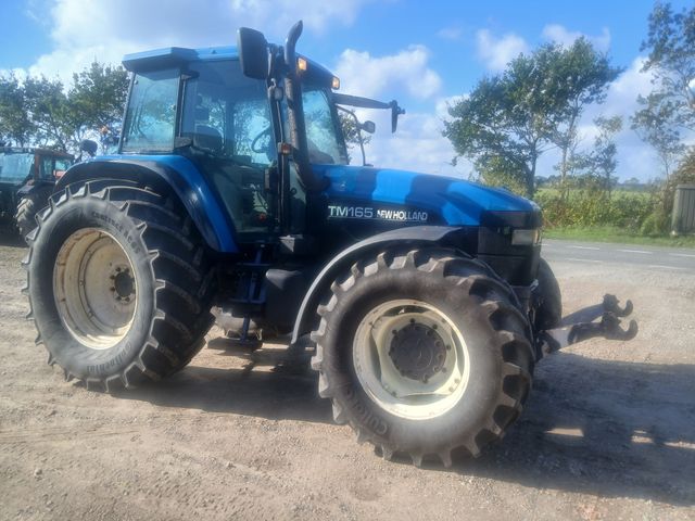 New Holland TM 165 med frontlift 