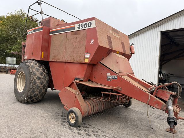 Hesston 4900