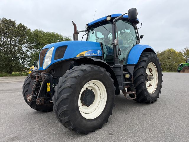 New Holland T7040