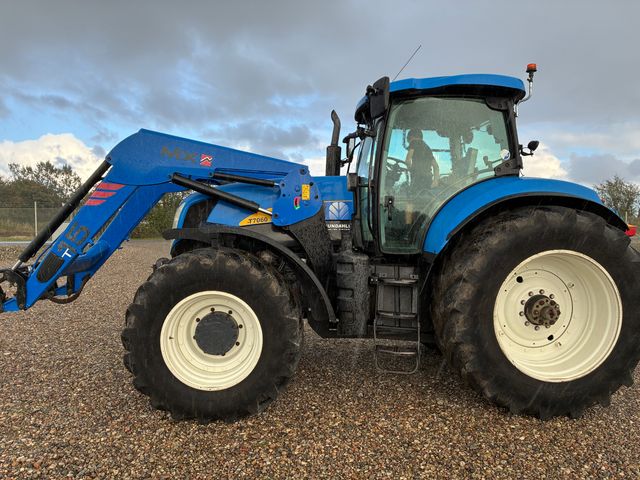 New Holland T7060