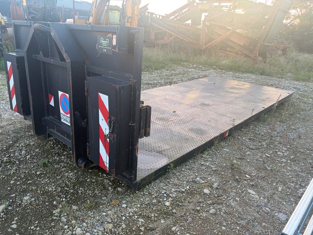 Container 