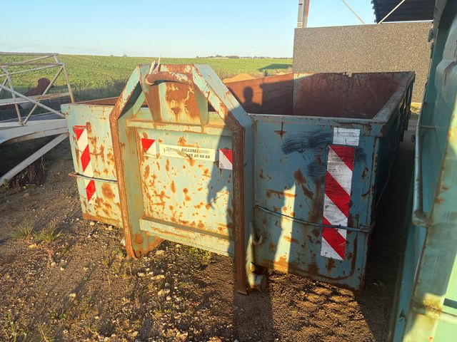Container 