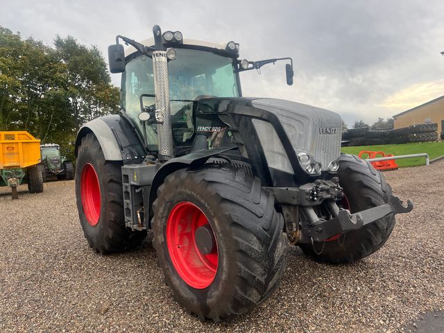 Fendt 828 Vario SCR Profi Plus 