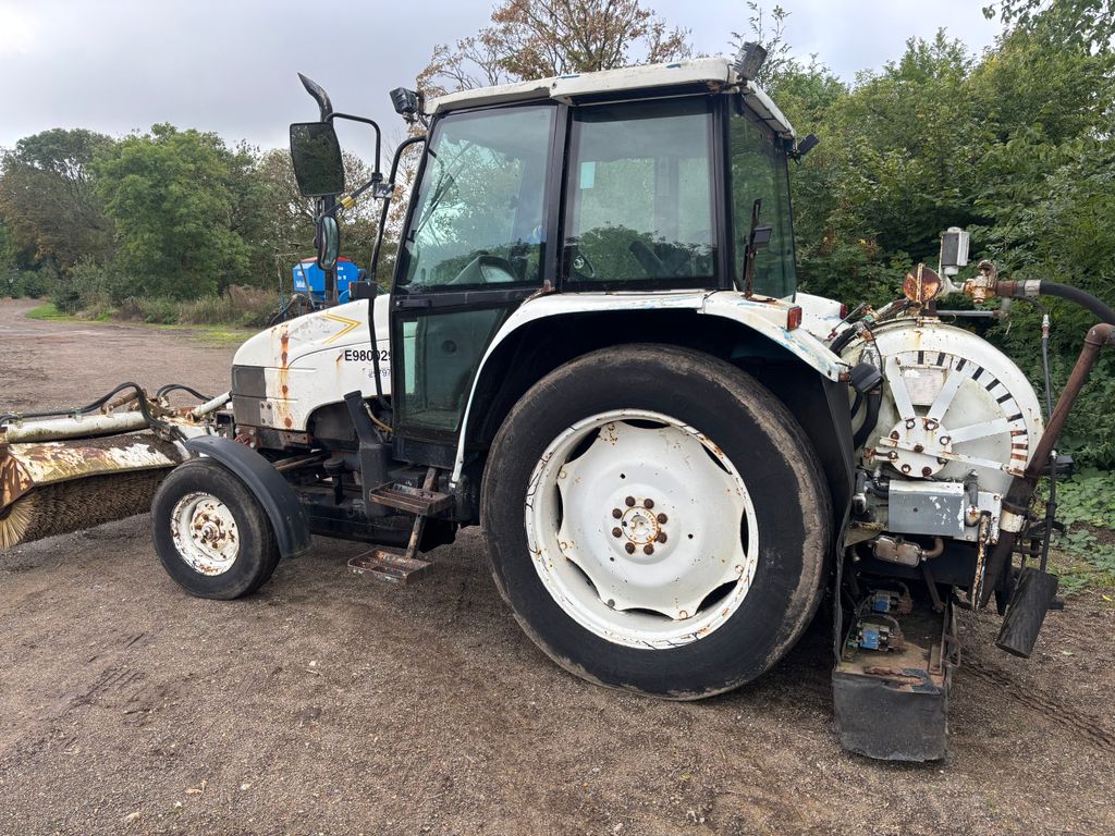 Traktorer 2 wd New Holland, 4635 (2000) Maskinbladet