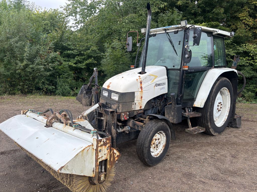 Traktorer 2 wd New Holland, 4635 (2000) Maskinbladet