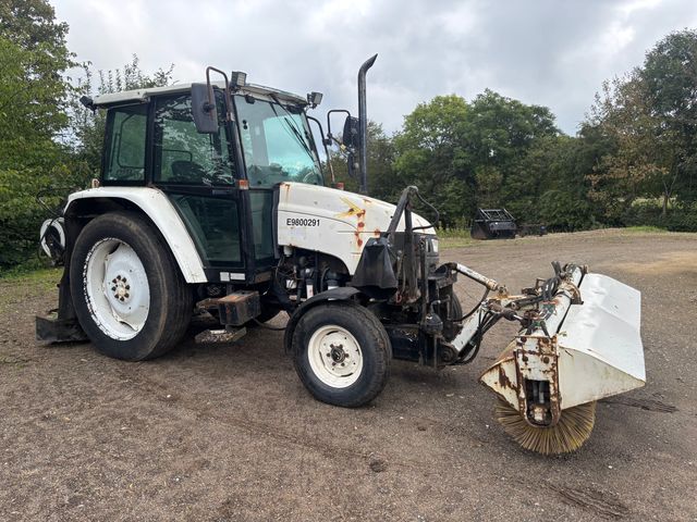 New Holland 4635