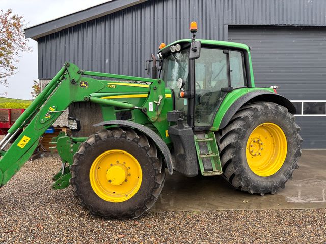 John Deere 6830