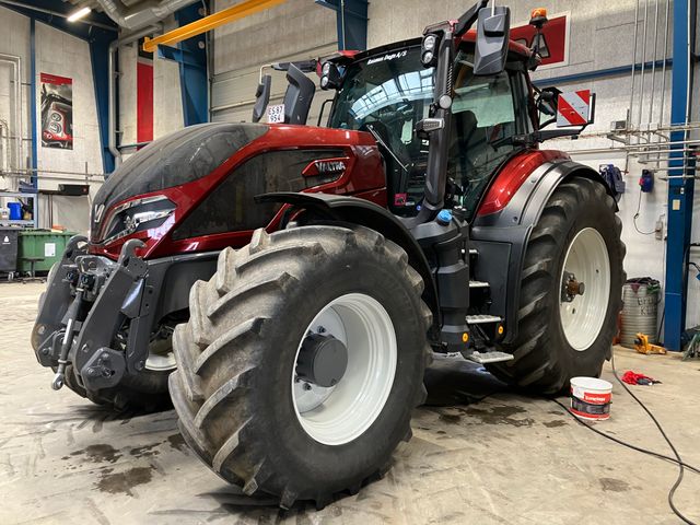 Valtra Q305 