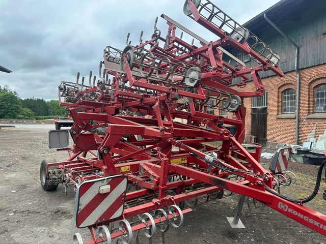 Kongskilde 7 meter germinator med CROSKILL tromle bagerst. Velegnet til roer, spinat og andre speciel afgrøder.