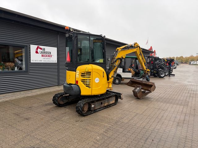 Komatsu PC22MR