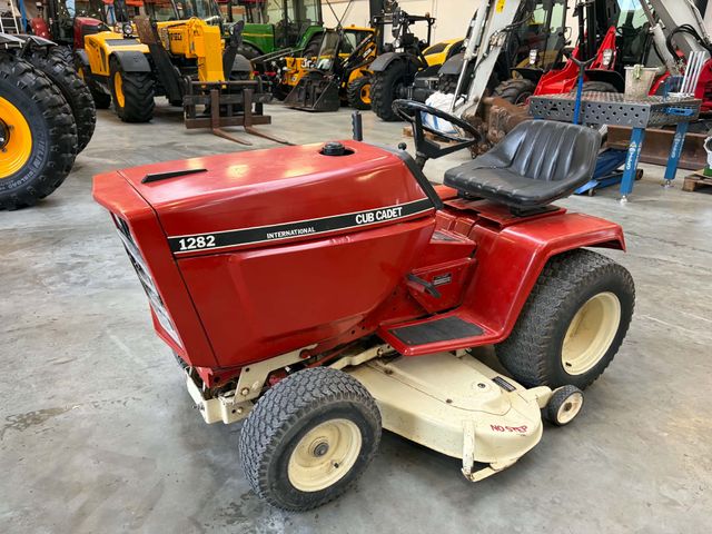 Cup Cadet 1282 Havetraktor