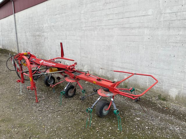 Kverneland Taarup 8055