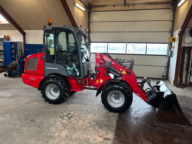 Weidemann 1880 med kabine