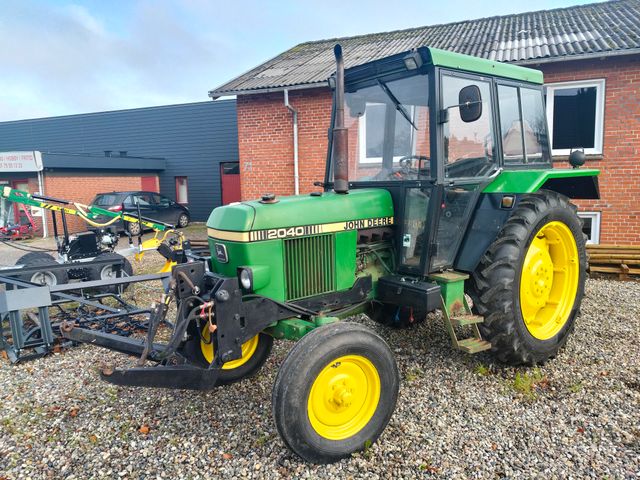 John Deere 2040