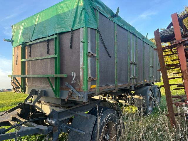 Scania 3 akslet anhænger med 3 vejs tip og bladfjedre.